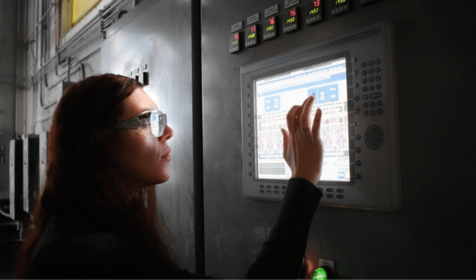 Advanced HMI/PLC touch-screen control