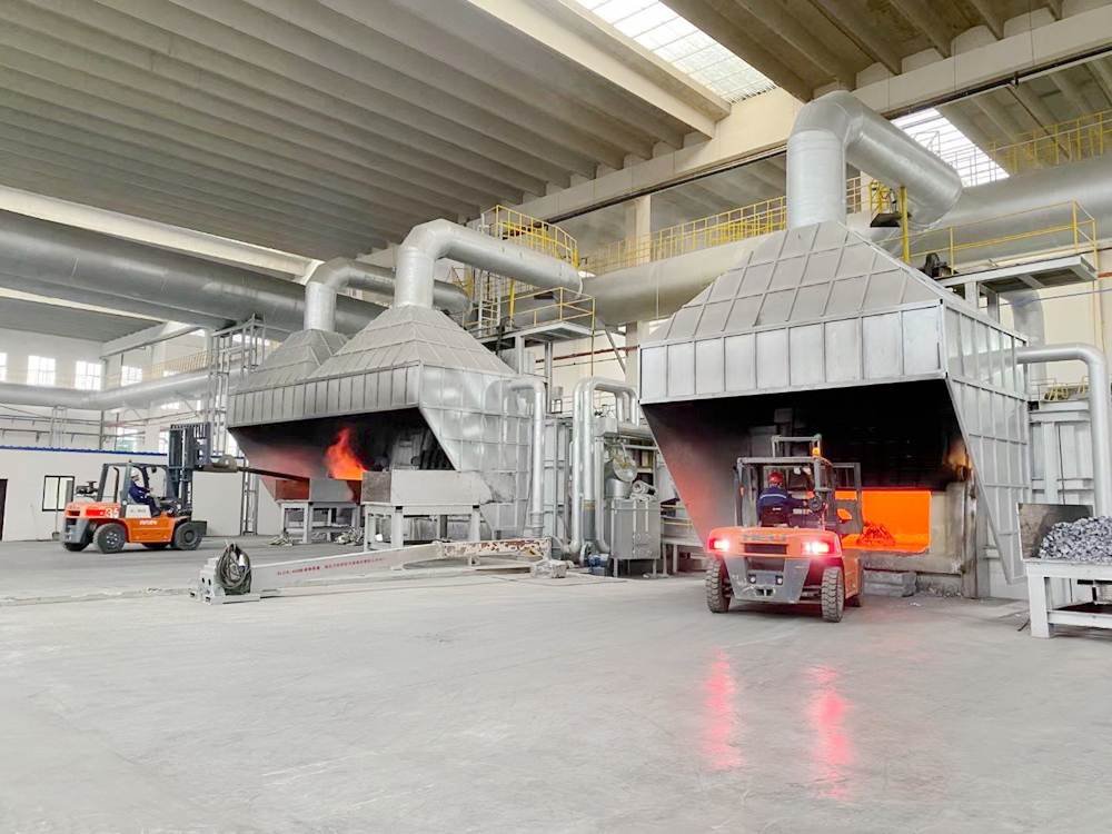 Regenerative aluminum melting furnace installation