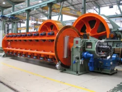 Câble de toron à cages rigides avec système de chargement automatique